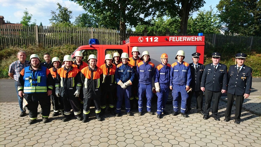 Gruppenbild Leistungsabzeichen der Aktiven Mannschaft mit Jugendgruppe